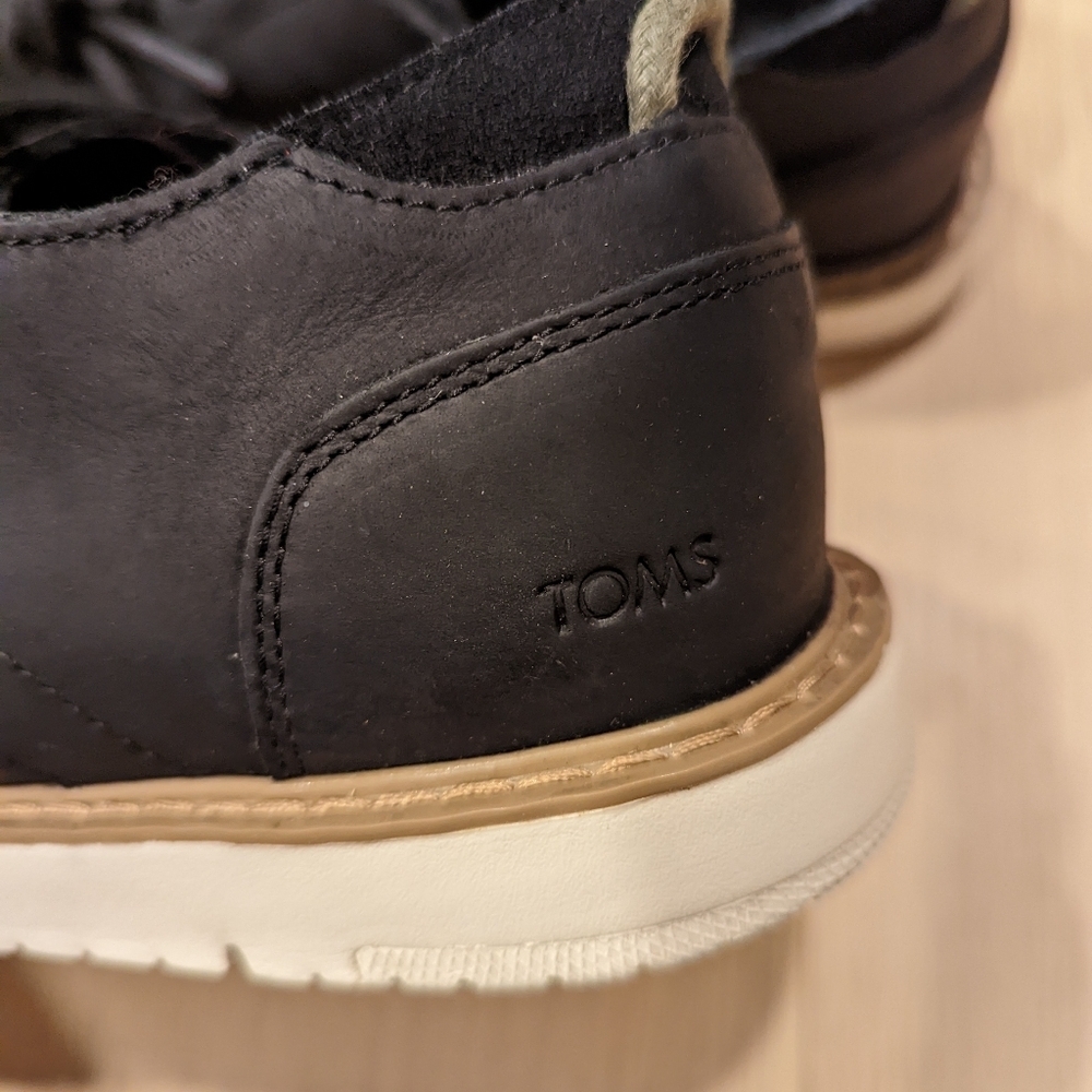 TOMS Men's Black Casual Shoes - Picture 2 of 9